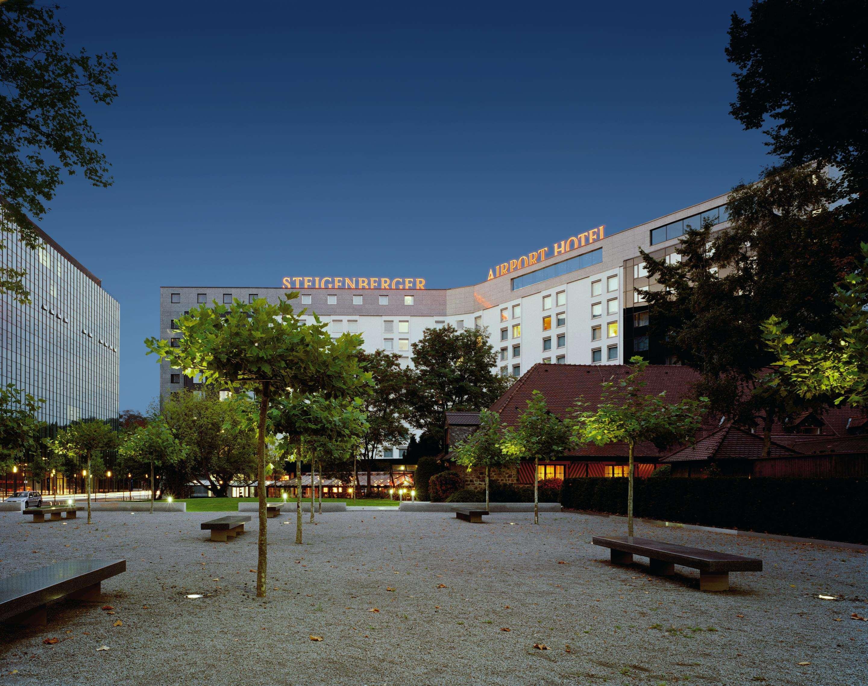 Steigenberger Airport Hotel Frankfurt Frankfurt am Main Bagian luar foto