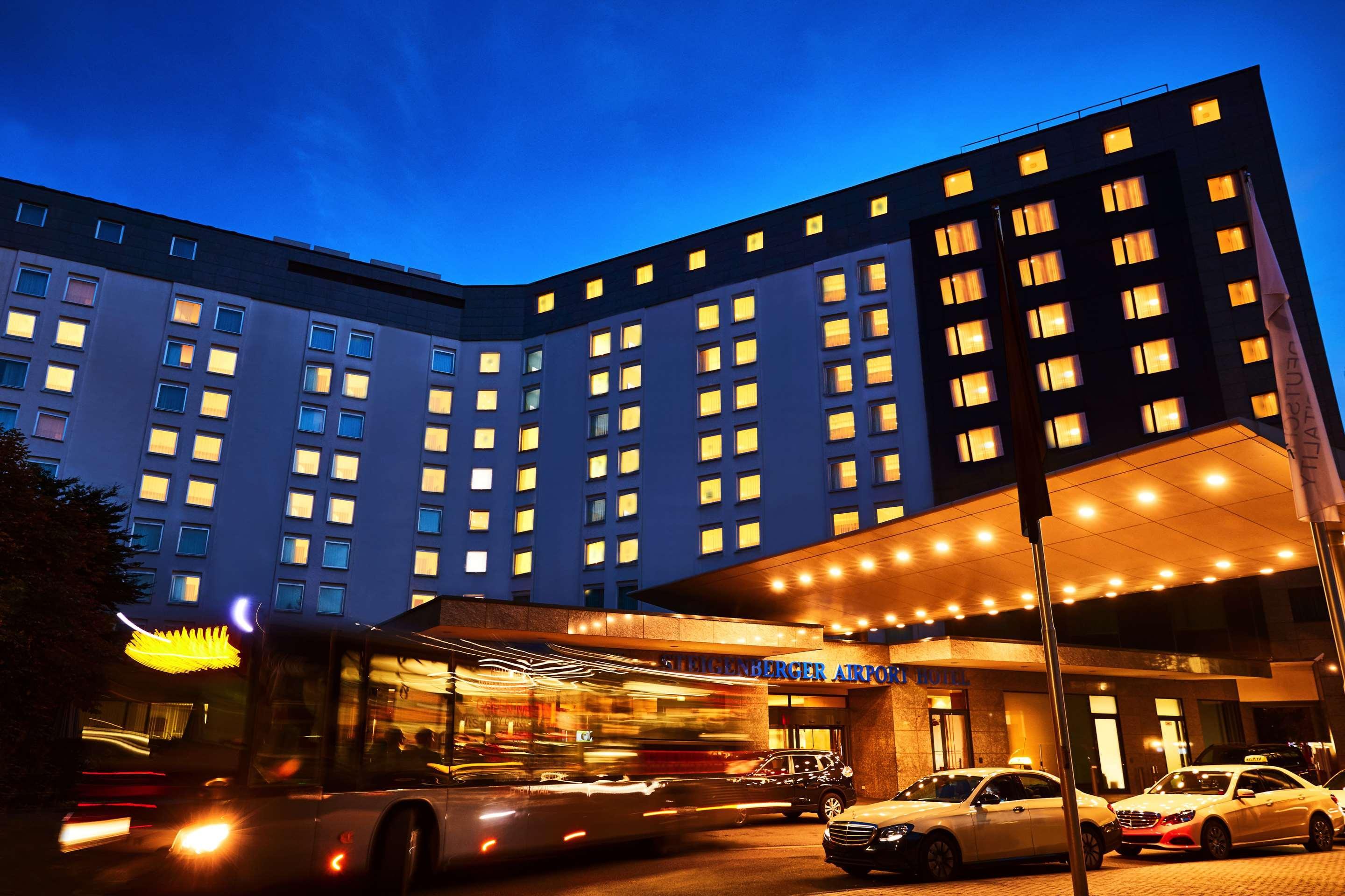 Steigenberger Airport Hotel Frankfurt Frankfurt am Main Bagian luar foto